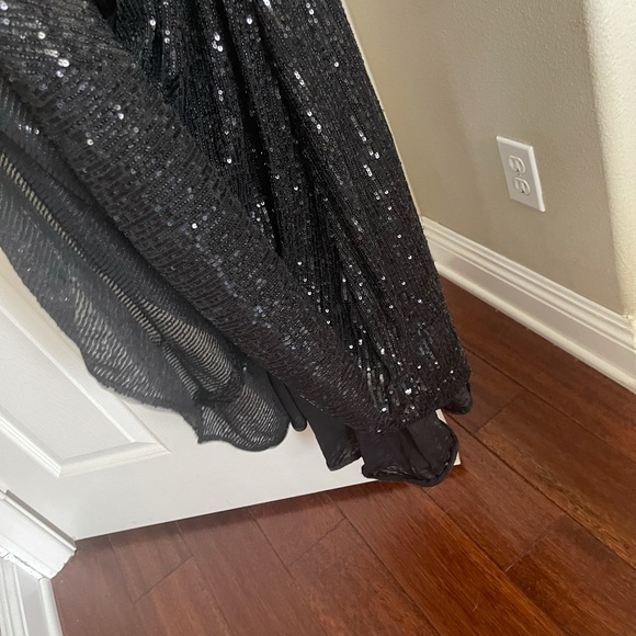 Mac Duggal Sequin Strappy Back Gown - Picture 6 of 15